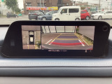 狭い場所での駐車やすれ違いなどでより的確な運転操作に役立つ360°ビューモニターが装備されています。
