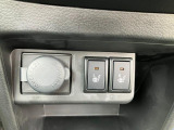 フロント両席に冬も暖かシートヒーター装備です!