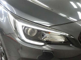 LEDヘッドライトです。デザイン性がよくとても明るいので、夜間の走行や悪天候でも安心です。しかも長寿命!