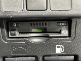 【ETC】有料道路を利用する際に料金所で停止することなく通過できる、ETC車載器(ノンストップ自動料金収受システム機器)が装備されています。セットアップを行うことで利用可能になります。