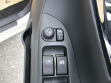 ドアミラーの鏡面の調節、格納は運転席からすべて操作できます!