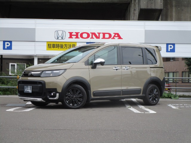 フリード1.5 e:HEV クロスター 4WD