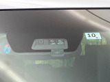 【三菱e-Assist】走行中に前方の車両等を認識し、衝突しそうな時は警報とブレーキで衝突回避と被害軽減をアシスト。より安全にドライブをお楽しみいただけます。