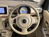 【純正革巻きステアリング】上質な革を使用することで、手にしっかり馴染みとても運転しやすいハンドルです♪