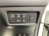 安全装置のスイッチは運転席パネル右下に集約されています。任意で切り替え可能なため状況に合わせてお使いください。