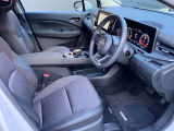 運転しやすい最適な姿勢に調整することができるシートシフター付き。リラックスして運転できます。