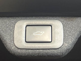【パワーバックドア】スマートキーや運転席のボタンを押すだけでリアゲートが自動で開閉します!荷物を持っている時や、高い位置にあるバックドアを閉める際に便利な機能です♪