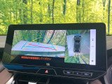 【パノラミックビューモニター】専用のカメラにより、上から見下ろしたような視点で360度クルマの周囲を確認することができます☆死角部分も確認しやすく、狭い場所での切り返しや駐車もスムーズに行えます。