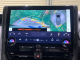 【マルチテレインモニター】車のフロントやサイドのカメラ画像を同時にモニター表示することで、悪路や狭い道を走行時でも周囲の状況確認ができ安心!本格SUVにうれしい装備です♪