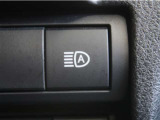 オートマチックハイビームとは、先行車や対向車のライトを認識し、ハイビームとロービームを自動で切り替える機能です。夜道の視界を確保します。詳細は販売店スタッフまでお尋ね下さい。