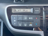 【オートエアコン】一度お好みの温度に設定すれば、車内の温度を検知し風量や温度を自動で調整。暑い…寒い…と何度もスイッチ操作をする必要はありません。快適な車内空間には必須の機能ですね♪