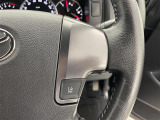 【レーンディパーチャーアラート(LDA)】クルマが車線または走路から逸脱する可能性がある場合に、ブザーまたはハンドルの振動により注意をうながします。機能には限界があるためご注意ください。