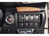 キーレスアクセス&プッシュスタート。アクセスキーを携帯して運転席か助手席のドアハンドルの内側に触れるだけで開錠 ドアハンドルのセンサーに触れて施錠。