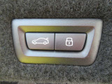 電動リアゲート装備。バンパー下でのキックオープン&クローズ機能も装備です。