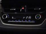 車内を快適に、オートエアコンを装備してます。