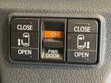 【両側パワースライドドア】スマートキーや運転席のスイッチで後席両側スライドドアの開閉が可能♪電動だから力を入れてドアを開ける必要が無く、小さなお子様でも簡単に開け閉めでき快適です♪