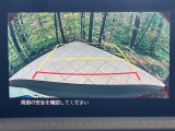 【バックカメラ】駐車時に後方がリアルタイム映像で確認できます。大型商業施設や立体駐車場での駐車時や、夜間のバック時に大活躍!運転スキルに関わらず、今や必須となった装備のひとつです!