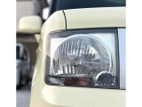 車のランプは、安全運転に欠かせない重要な要素です。明るいヘッドライトは、夜間の視界を確保するだけでなく、他のドライバーへの存在をアピールする役割も果たしますね