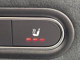 ●フロントシートヒーティング:運転席・助手席共に三段階で調節が可能なシートヒーターを装備しております。季節を問わず快適にご使用いただけます。