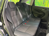 コンパクトカーですが、セカンドシートは十分な広さがあり快適にお乗りいただけます♪シートを倒して大きな荷物を積んだりと、用途の幅が広い1台です。