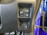 Hondaセンシング用の、VSA(ABS+TCS+横滑り抑制)解除とレーンキープアシストシステムのメインスイッチなどはハンドルの右側に装備しています。