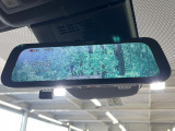 【デジタルインナーミラー】後席の大きな荷物や同乗者で後方が確認しづらい時でも安心!カメラが撮影した車両後方の映像をルームミラー内に表示。クリアな視界で状況の確認が可能です!