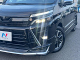 【LEDヘッドライト】悪天候や夜間走行時も良好な視界を確保し安心して運転できる高輝度LEDヘッドライトを装備!点灯速度が早く、消費電力も抑えられています。
