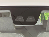 【スマートアシスト】走行中に前方の車両等を認識し、衝突しそうな時は警報とブレーキで衝突回避と被害軽減をアシスト。より安全にドライブをお楽しみいただけます。