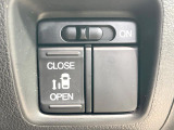 【パワースライドドア】スマートキーや運転席のスイッチでスライドドアの開閉が可能♪電動だから力を入れてドアを開ける必要が無く、小さいお子様でも、重い荷物を持っている時もラクに開け閉めできます♪