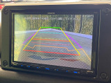 【バックカメラ】駐車時に後方がリアルタイム映像で確認できます。大型商業施設や立体駐車場での駐車時や、夜間のバック時に大活躍!運転スキルに関わらず、今や必須となった装備のひとつです!
