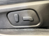【パワーシート】スイッチ一つで簡単にシートの微調整が可能!電動だから力もいりません!快適なシートポジションにセットして、快適なドライブをお楽しみください。