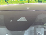 【スマートブレーキサポート】走行中に前方の車両等を認識し、衝突しそうな時は警報とブレーキで衝突回避と被害軽減をアシスト。より安全にドライブをお楽しみいただけます。