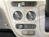 寒い冬も暑い夏も全席に快適な空調を届けてくれる、ダイヤル式エアコンを装備♪