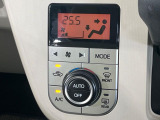 【オートエアコン】一度お好みの温度に設定すれば、車内の温度を検知し風量や温度を自動で調整。暑い…寒い…と何度もスイッチ操作をする必要はありません。快適な車内空間には必須の機能ですね♪