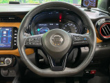 【純正革巻きステアリング】上質な革を使用することで、手にしっかり馴染みとても運転しやすいハンドルです♪