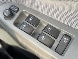 【電動格納ミラー】ドライバーの目線に合わせ、ミラーの上下左右調整が可能です。