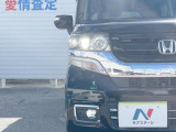 【HIDヘッドライト】非常に明るく前方を照らしてくれるので、悪天候や夜間の走行時も視界良好で安心してお乗りいただけます。