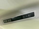 【リアオートエアコン】広い後部座席には必須の機能!風量や温度を自動で調整し前席と同様な車内環境にしてくれるリアオートエアコンを装備。夏の暑さも冬の寒さもストレスなく快適にお過ごしいただけます♪