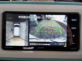 パノラミックビューモニター付きです。車両を上から見たような映像をディスプレイオーディオ画面に表示。運転席からの目視だけでは見にくい、車両周辺の状況をリアルタイムでしっかり確認できます。
