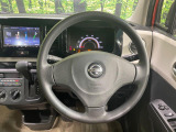 インテリアに合わせたデザインのステアリングは、運転される方のことも考え、運転しやすい形状、大きさです。是非一度、実際に触ってお確かめください。