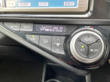 【オートエアコン】一度お好みの温度に設定すれば、車内の温度を検知し風量や温度を自動で調整。暑い…寒い…と何度もスイッチ操作をする必要はありません。快適な車内空間には必須の機能ですね♪