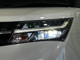 【LEDヘッドライト】悪天候や夜間走行時も良好な視界を確保し安心して運転できる高輝度LEDヘッドライトを装備!点灯速度が早く、消費電力も抑えられています。