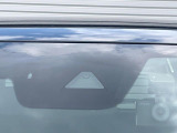 【i-ACTIVESENSE】走行中に前方の車両等を認識し、衝突しそうな時は警報とブレーキで衝突回避と被害軽減をアシスト。より安全にドライブをお楽しみいただけます。