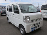 当店展示場では常時50台以上の在庫を展示しており、全車に走行距離及び修復歴を明示しております。長年の実績と経験からお客様に安心と満足をご提供致します。