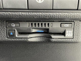 【ETC2.0(DSRC/ITSスポット)】ETCカードを挿入すれば料金所はノンストップで通過できます。ETC限定の割引や、高速道路の情報提供サービスを利用できます。