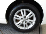 純正16インチアルミ!タイヤサイズは215/60R16です