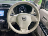 インテリアに合わせたデザインのステアリングは、運転される方のことも考え、運転しやすい形状、大きさです。是非一度、実際に触ってお確かめください。