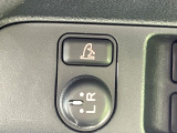 【電動格納ミラー】サイドミラーは電動格納式となっており、狭い駐車場でもキズがつくリスクを抑えられます。