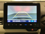 バックでの車庫入れも安心です! リアカメラが付いているバックモニター付のナビを装備しております。操作線もついており距離感も画面から確認できます。
