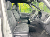 運転席シート廻りは使用感も少なく、良好な状態となっています。前オーナー様が丁寧に使っていたことがよくわかりますね。